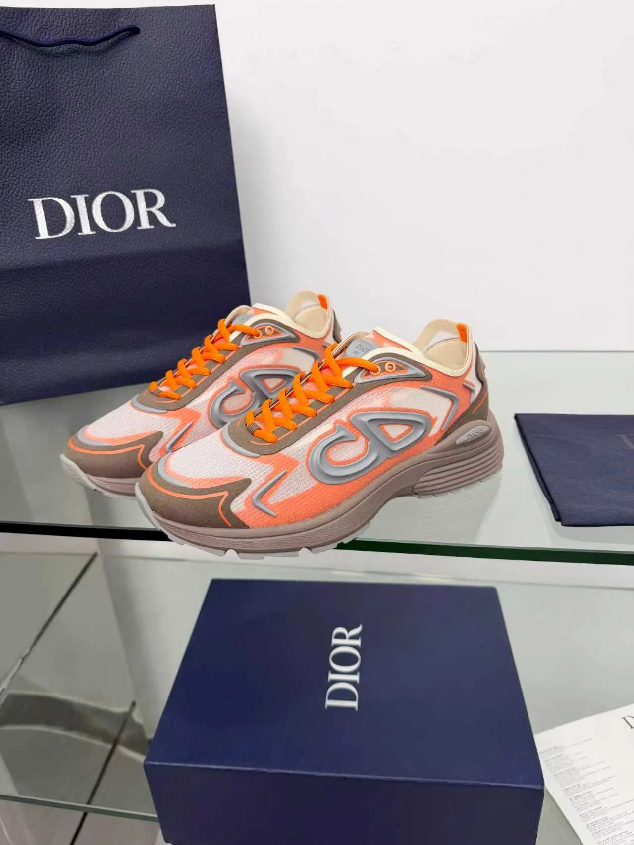 Men's men's shoes pP560! DIOR#B30 COUNTDOWN TECH shoes 1. Inspired by lighter running shoes this season 2. Made of multi-layer transparent nylon upper, full of futuristic feel 3. CD30 rubber logo on the tongue/heel to highlight the brand style 4. Equipped with ultra-light foam midsole for the ultimate comfortable wearing experience 5. The entire series uses WELDED (seamless bonding) technology to ensure durability and lightness 6. Full-size dopamine color matching, perfect choice for couples shoes😜